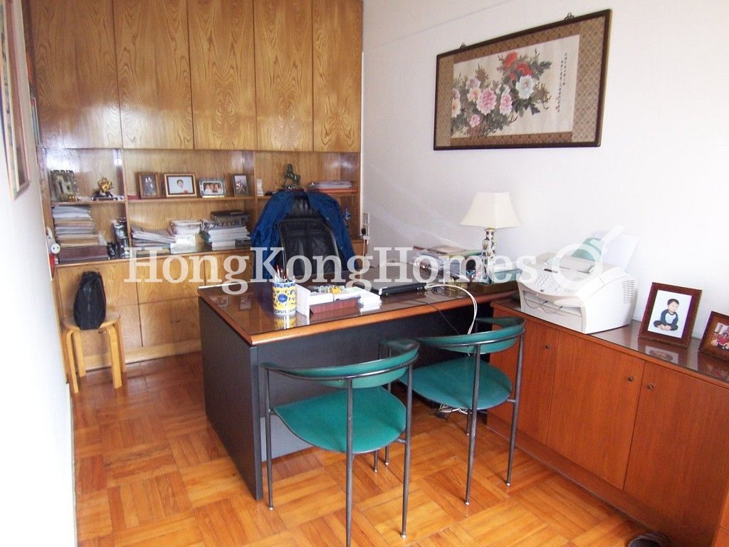 Study Room — La Clare Mansion - Block A, Pokfulam