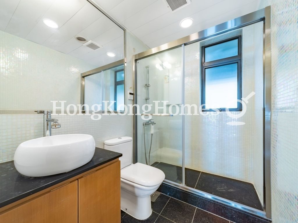 Guest Bathroom — La Mer - Block 02, Pokfulam
