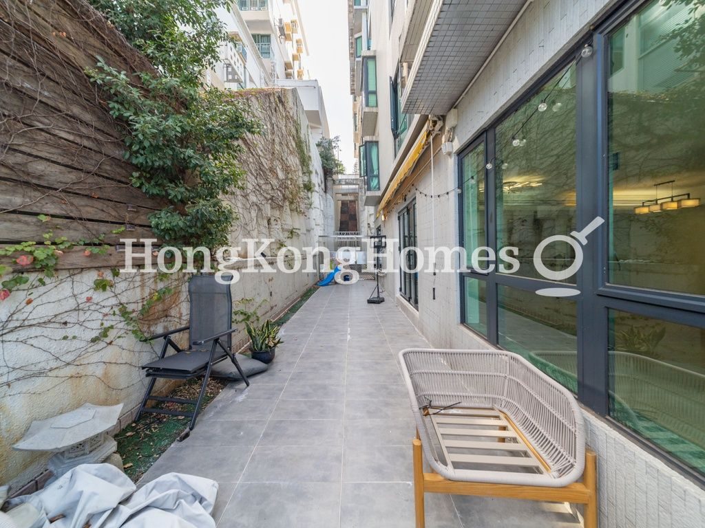 Private Terrace off Living & Dining Room — La Mer - Block 02, Pokfulam