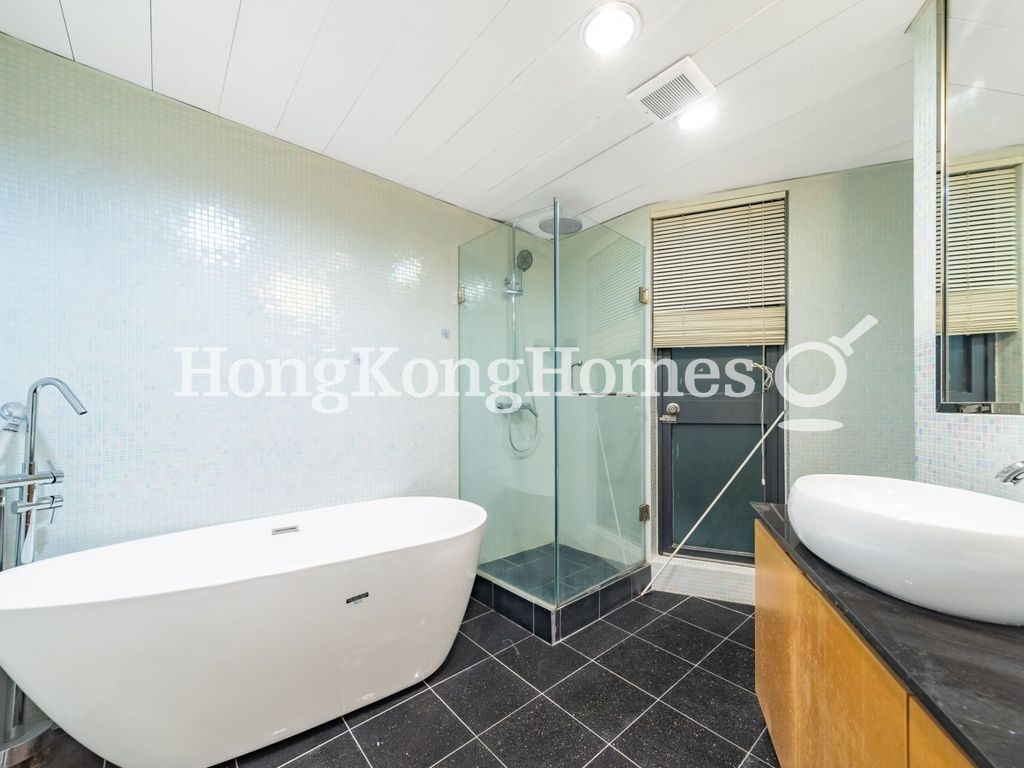Master Bathroom — La Mer - Block 02, Pokfulam