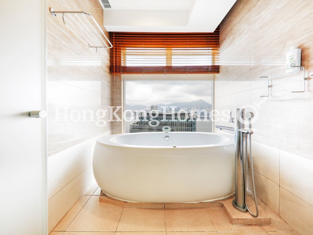 Master Bathroom — La Place De Victoria, North Point
