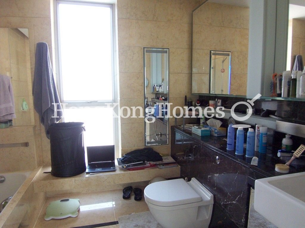 Master Bathroom — Mount Beacon - Block 01, Kowloon Tong