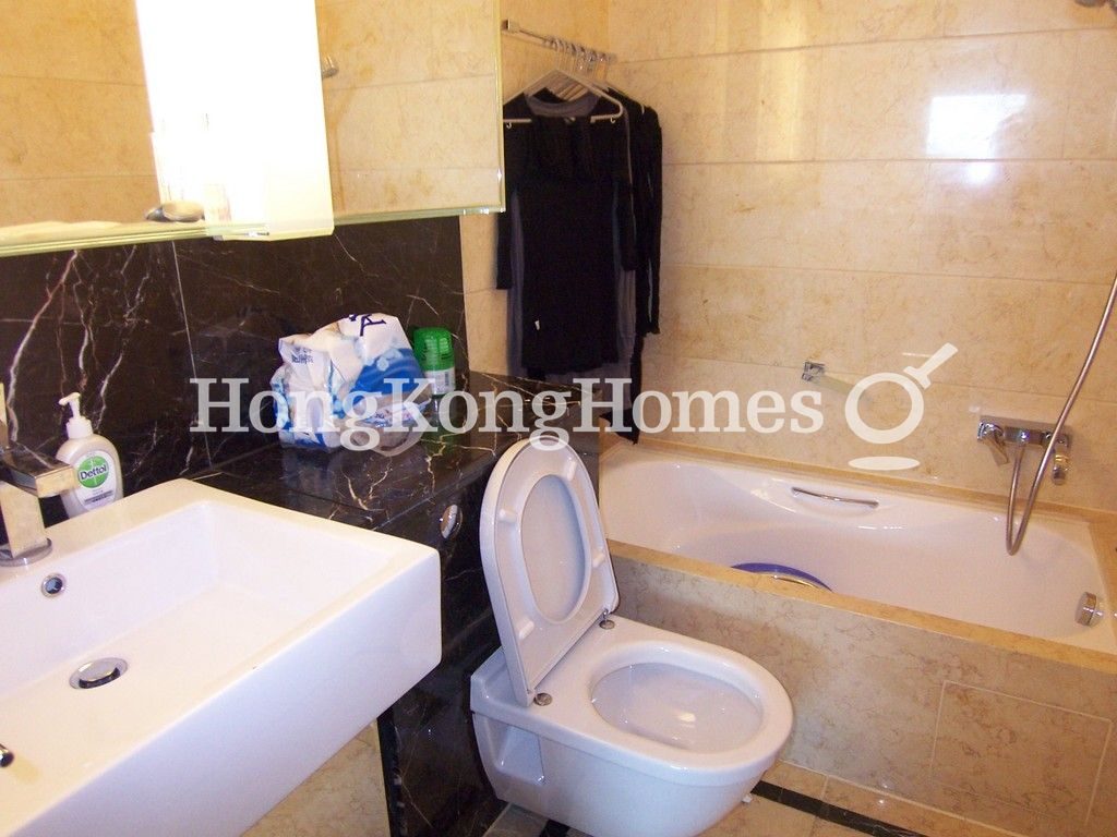 Guest Bathroom — Mount Beacon - Block 01, Kowloon Tong