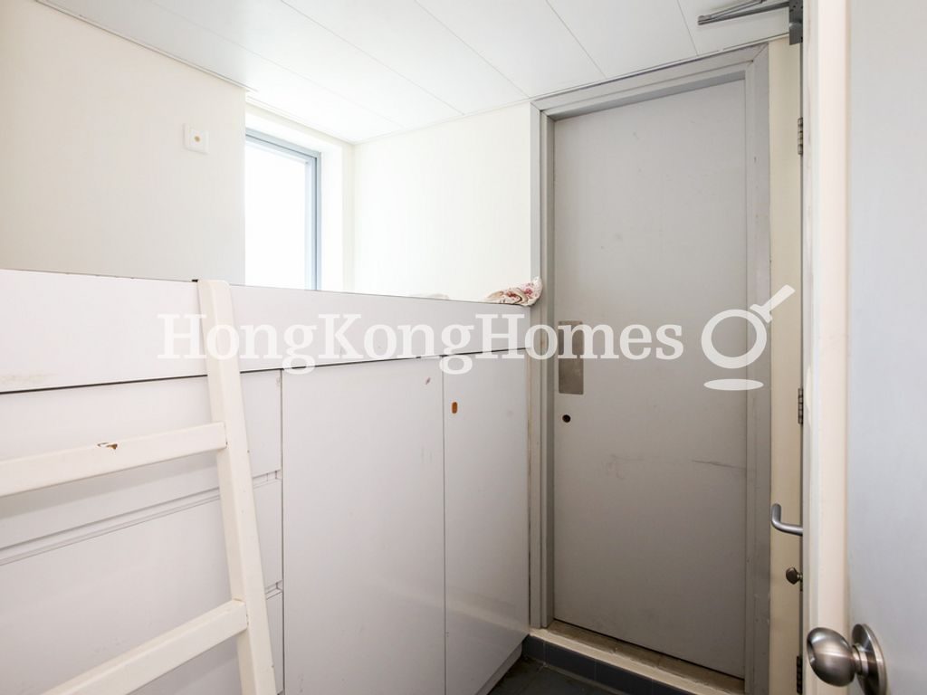Maid's Room — Residence Bel-air - Phase 02, South Tower 07, Pokfulam