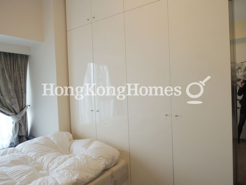 Built-in Wardrobe in Second Bedroom — Robinson Road, 80 - Block 01, Mid-levels West
