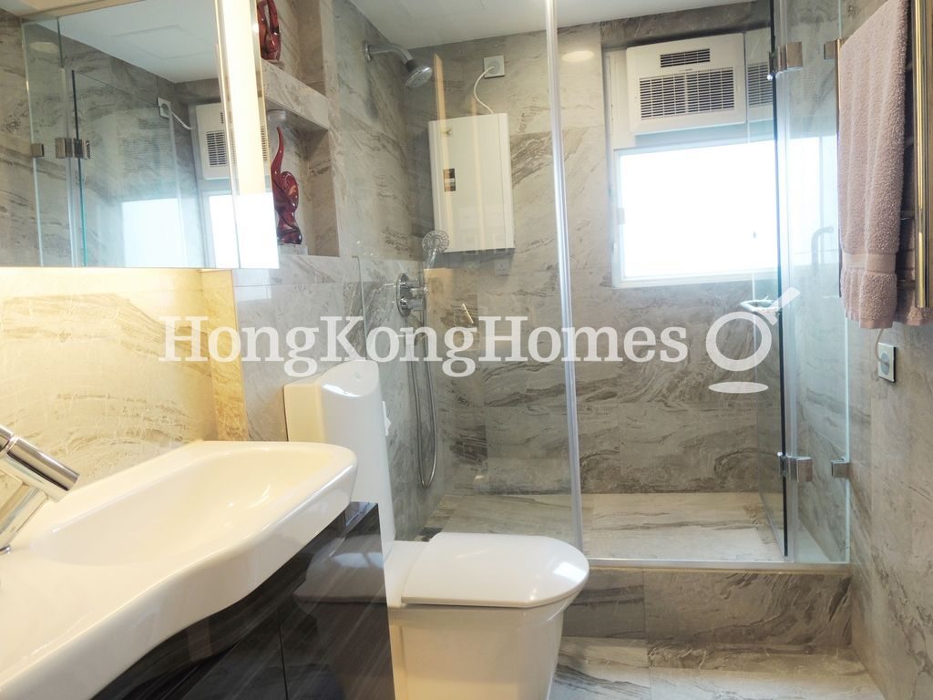 Guest Bathroom — Robinson Road, 80 - Block 01, Mid-levels West