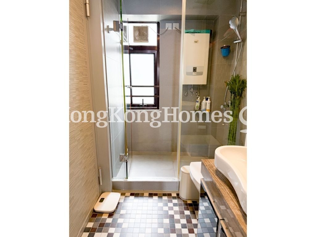 Guest Bathroom — Scenic Garden - Block 01, Mid-levels West