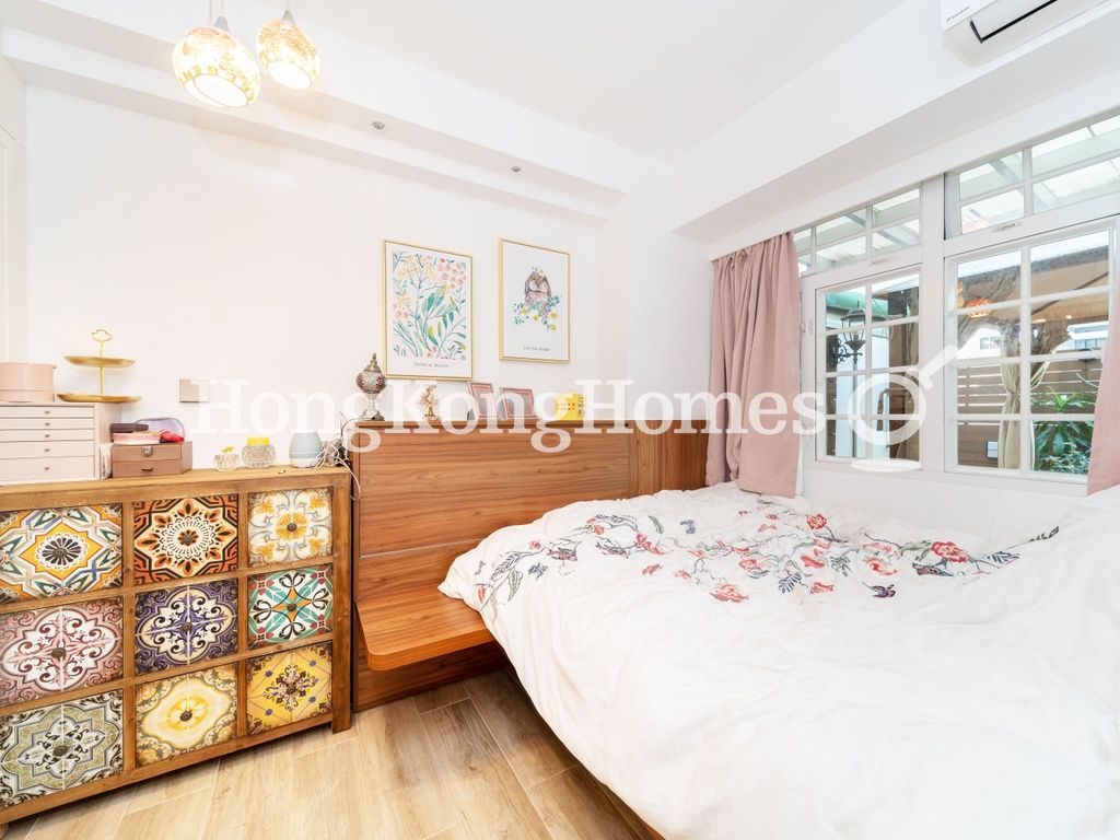 Bedroom — Kam Wa Building, Sai Ying Pun