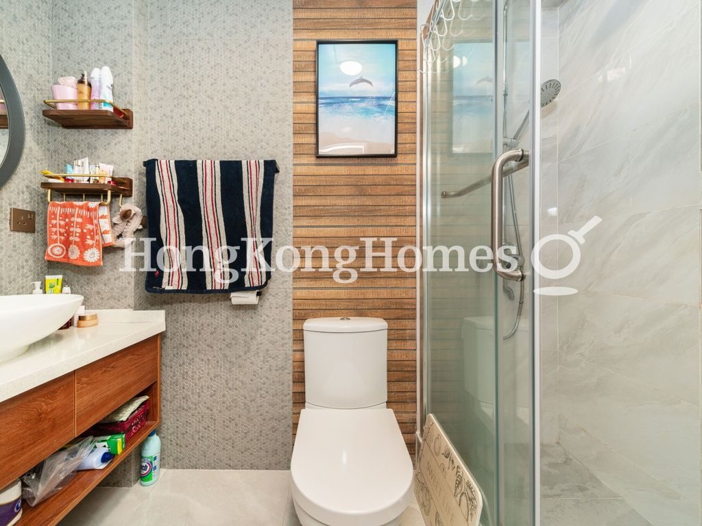 Ensuite Bathroom — Kam Wa Building, Sai Ying Pun