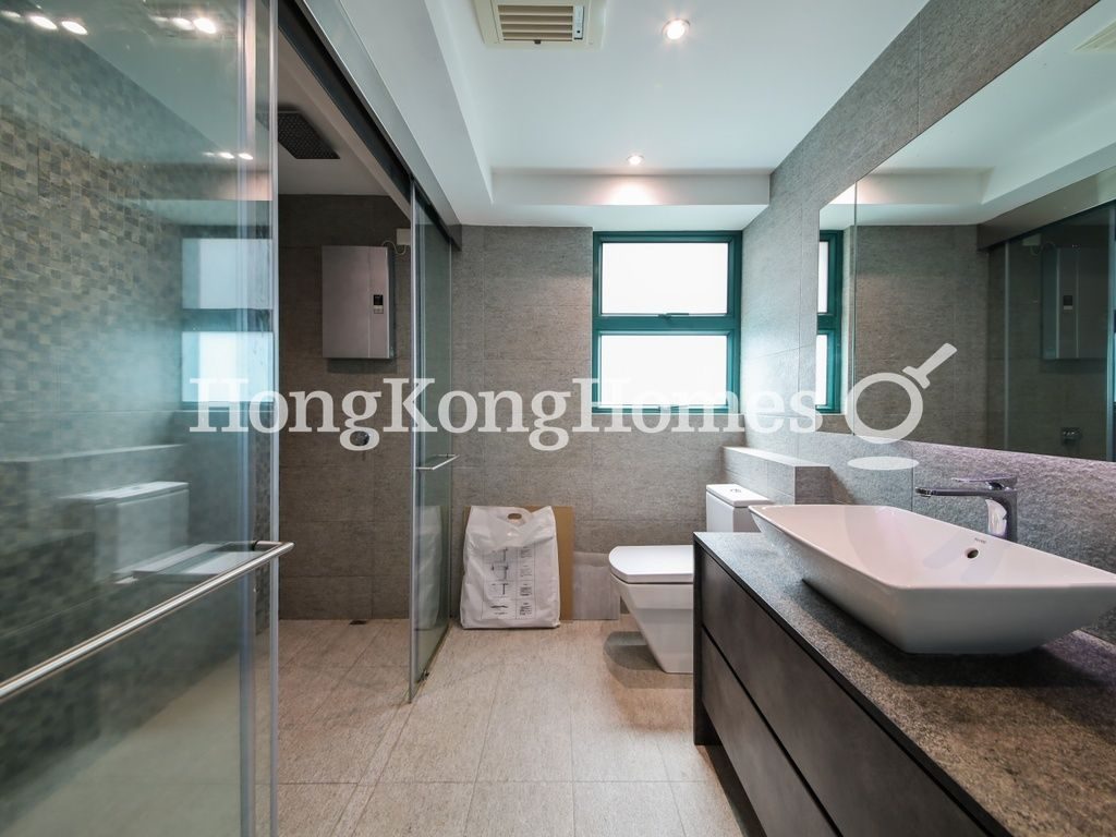 Master Bathroom — Stanford Villa - Block 02, Stanley