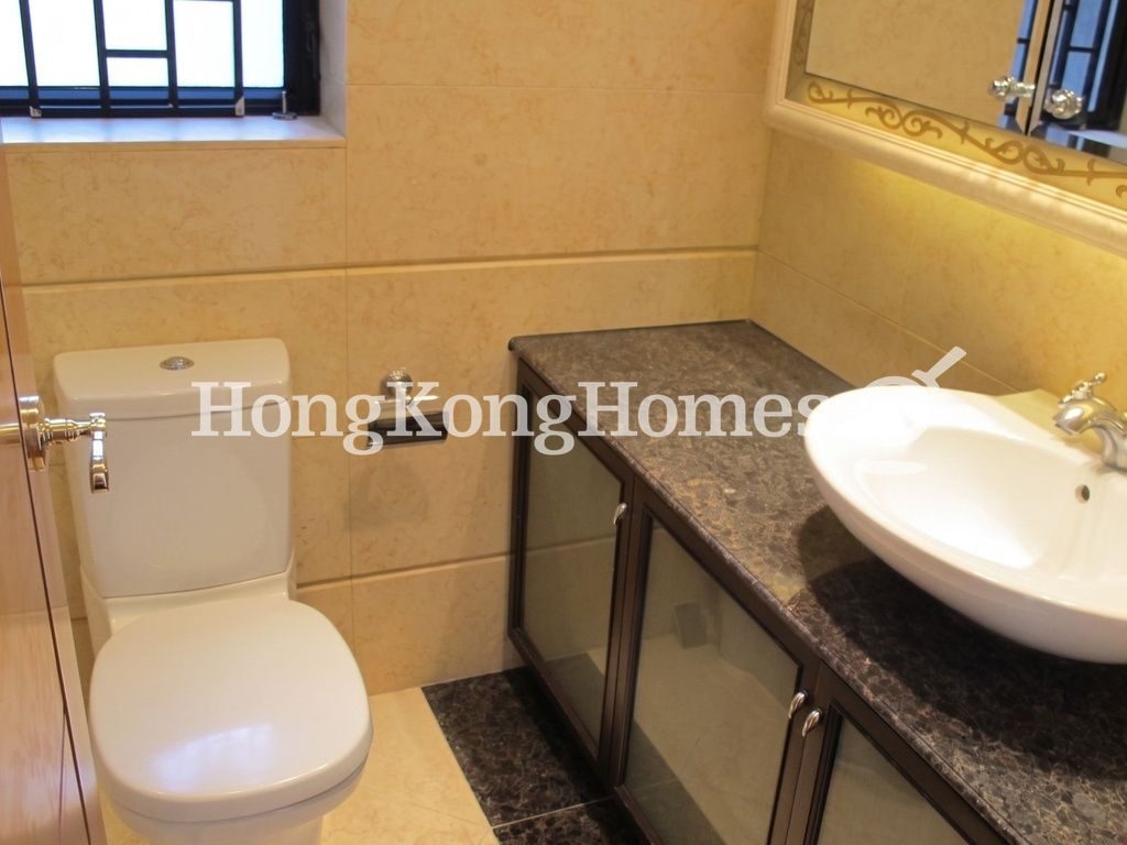 Master Bathroom — The Arch - Block 1 (Sky Tower), Tsim Sha Tsui