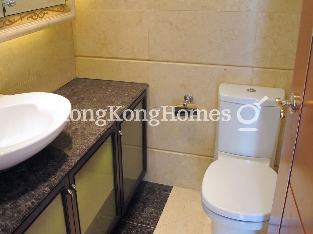 Guest Bathroom — The Arch - Block 1 (Sky Tower), Tsim Sha Tsui