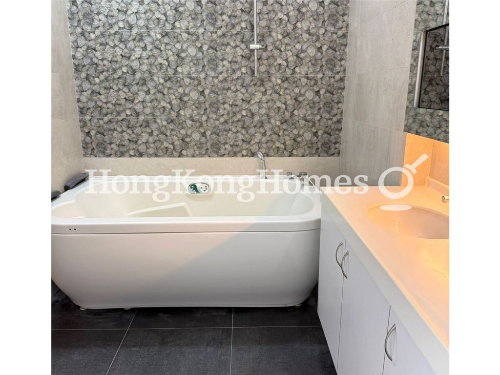 Master Bathroom — The Grandville - House, Shatin