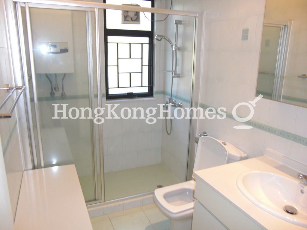 Guest Bathroom — Grand Garden - Block 03, Repulse Bay