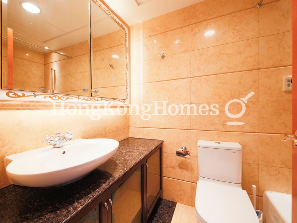 Guest Bathroom — The Arch - Block 1A (Sun Tower), Tsim Sha Tsui