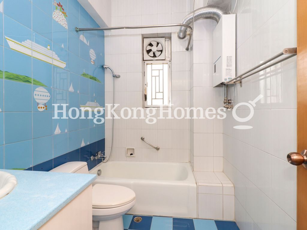 Guest Bathroom — Grand House, Mid-levels Central