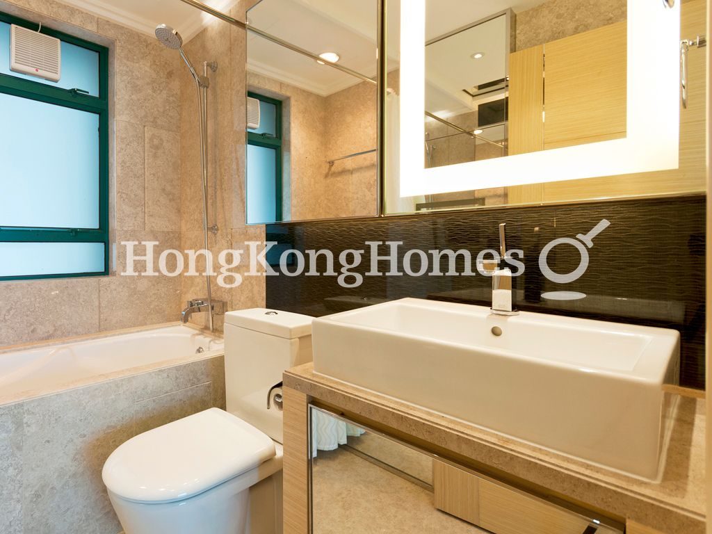 Master Bathroom — Hillsborough Court - Block 04 - The Royal Tower, Mid-levels Central
