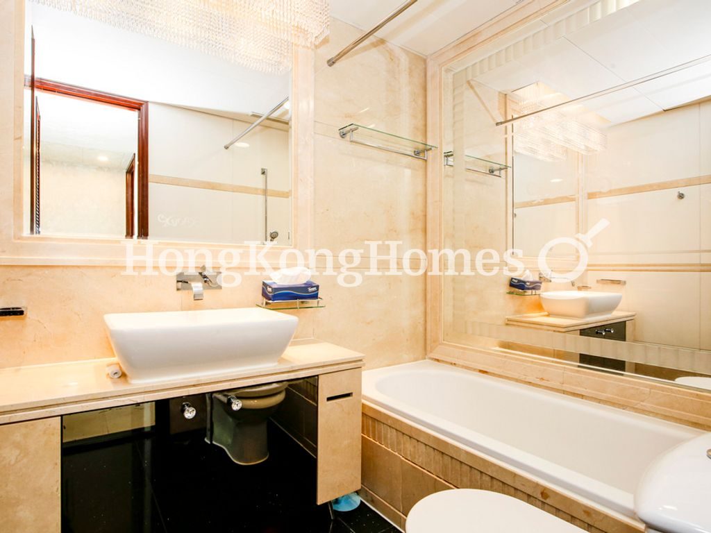 Guest Bathroom — The Legend - Block 02, Jardine's Lookout