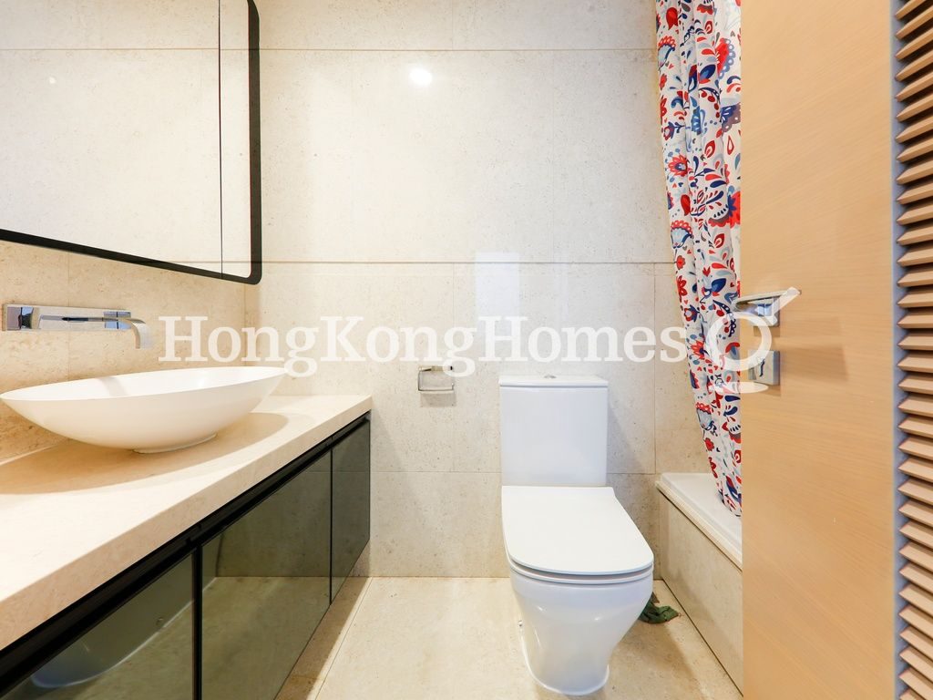 Master Bathroom — Upton, Western / Kennedy Town