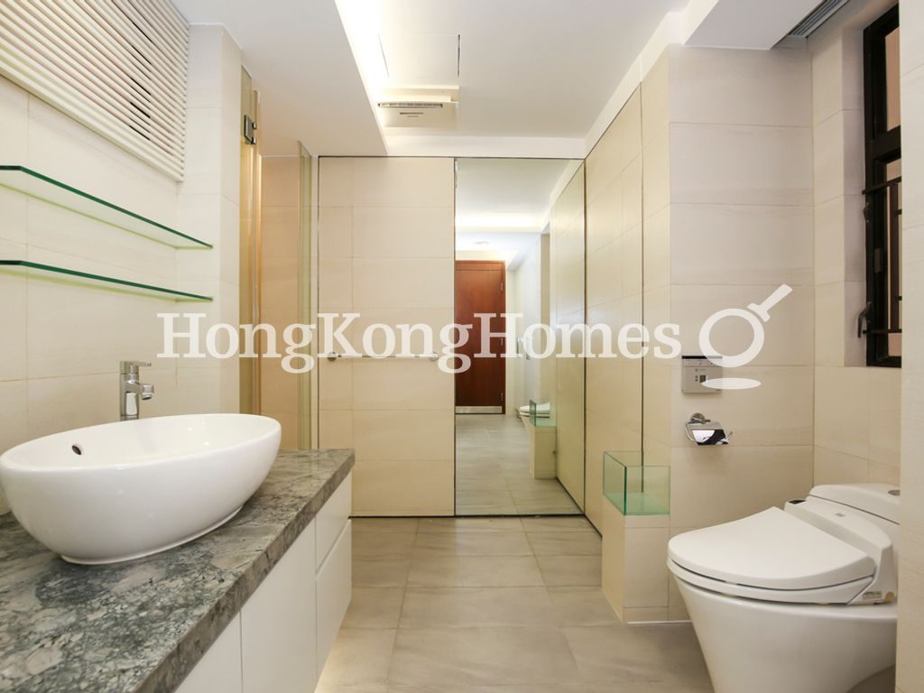 Guest Bathroom — Elm Tree Towers - Block A, Jardine's Lookout