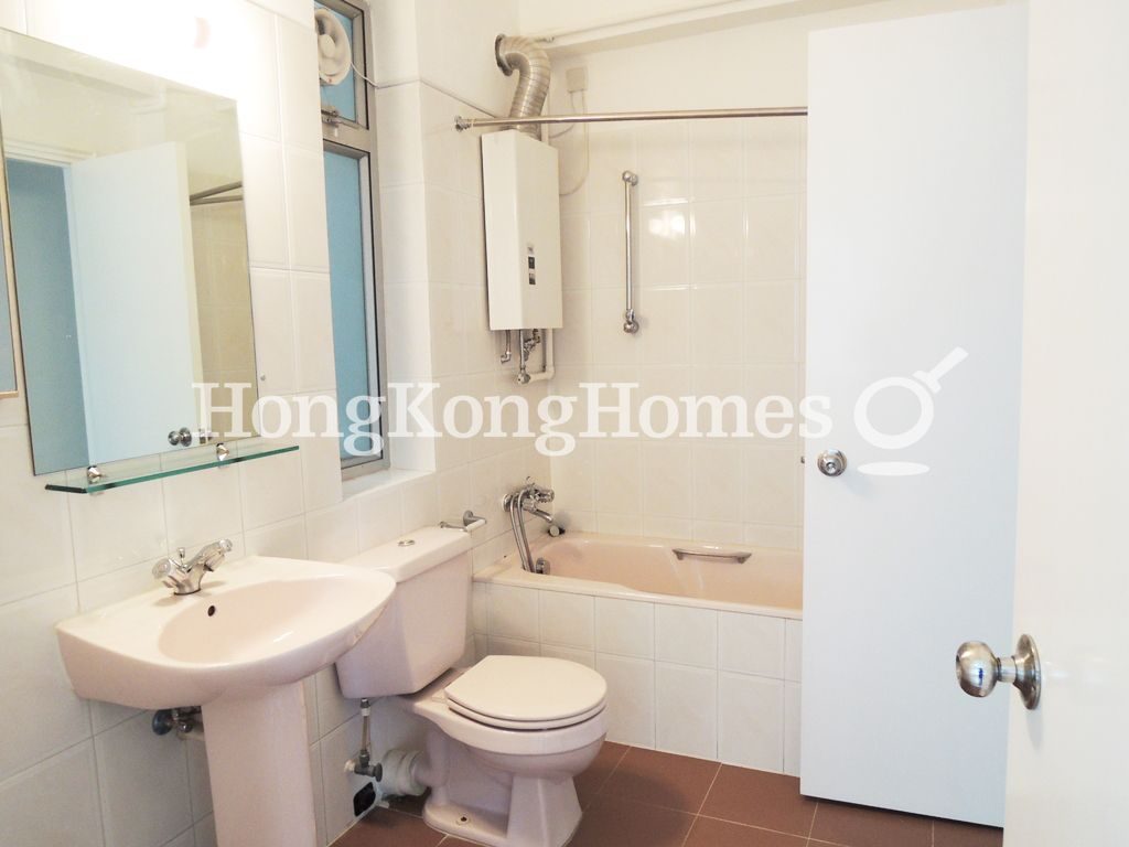 Master Bathroom — Grosvenor House, Mid-levels Central