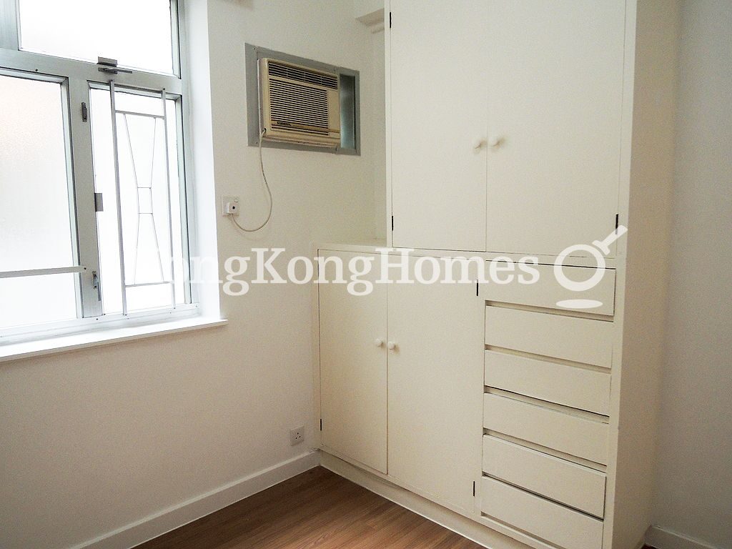 Built-in Wardrobe in 4th Bedrm — Grosvenor House, Mid-levels Central