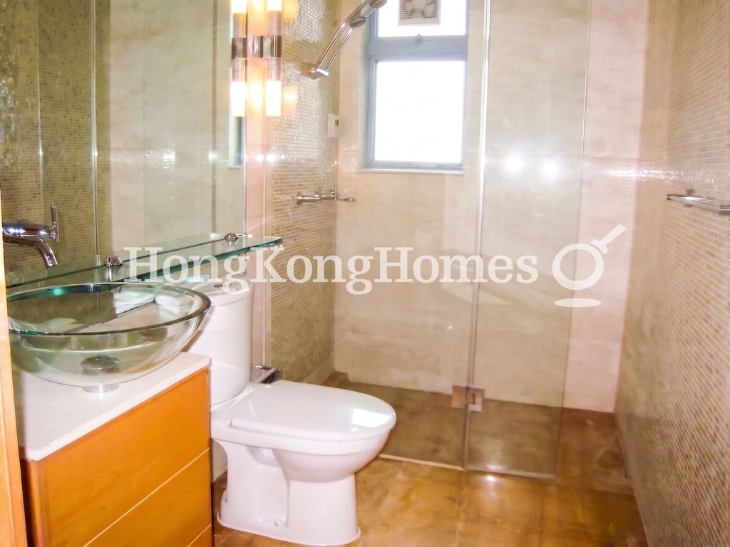 Guest Bathroom — Residence Bel-air - Phase 02, South Tower 08, Pokfulam