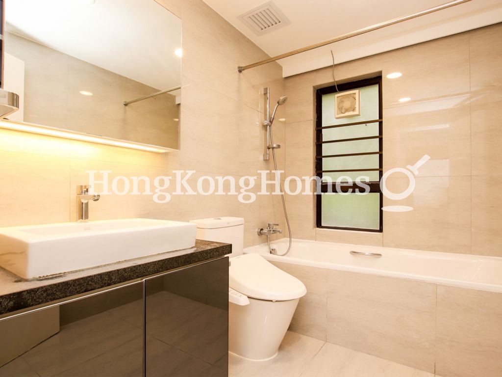 Master Bathroom — Ruby Court - Block 02, Repulse Bay