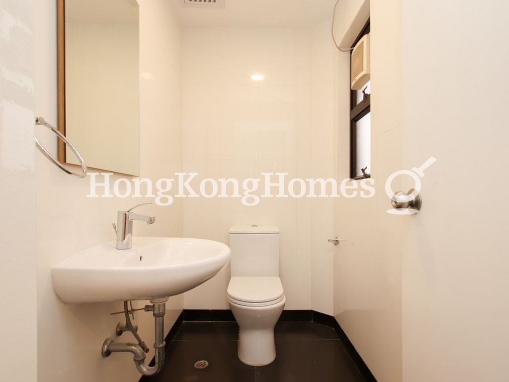 Guest Washroom — Ruby Court - Block 02, Repulse Bay