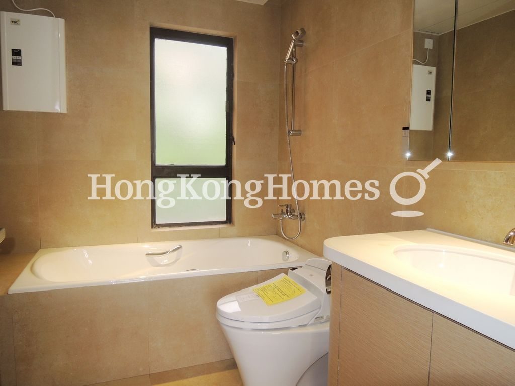 Master Bathroom — Ruby Court - Block 02, Repulse Bay