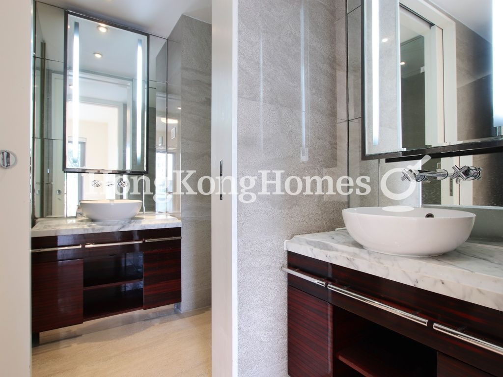 Guest Bathroom — Seymour, Mid-levels West