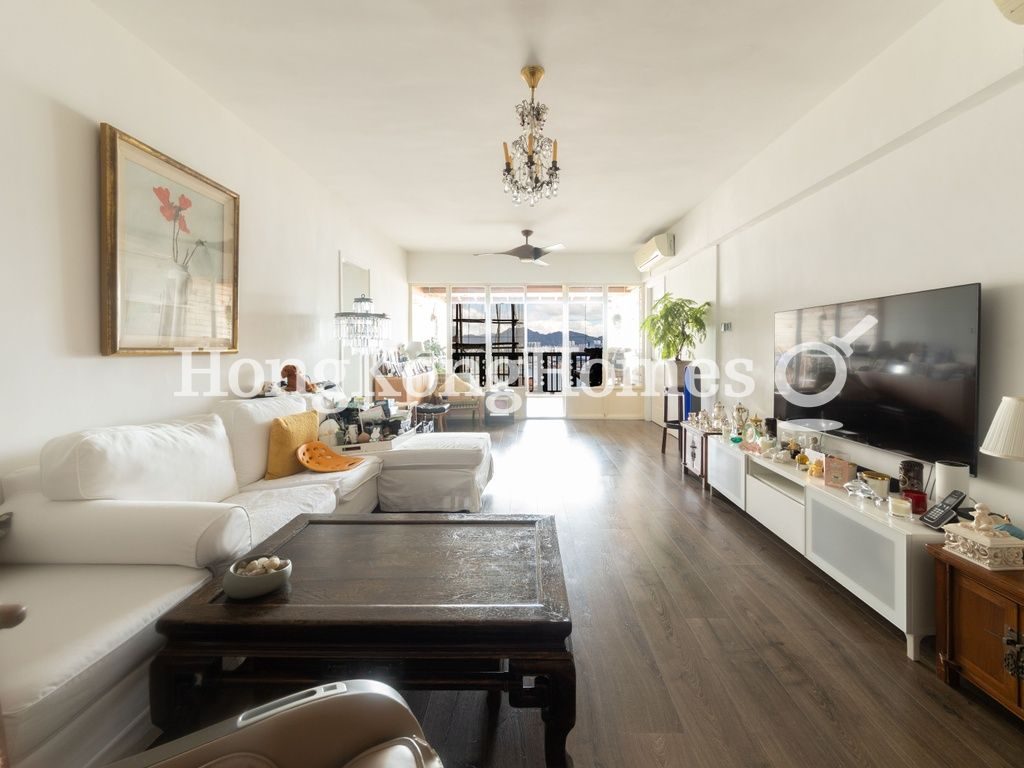 Living and Dining Room — Skyscraper, North Point Hill