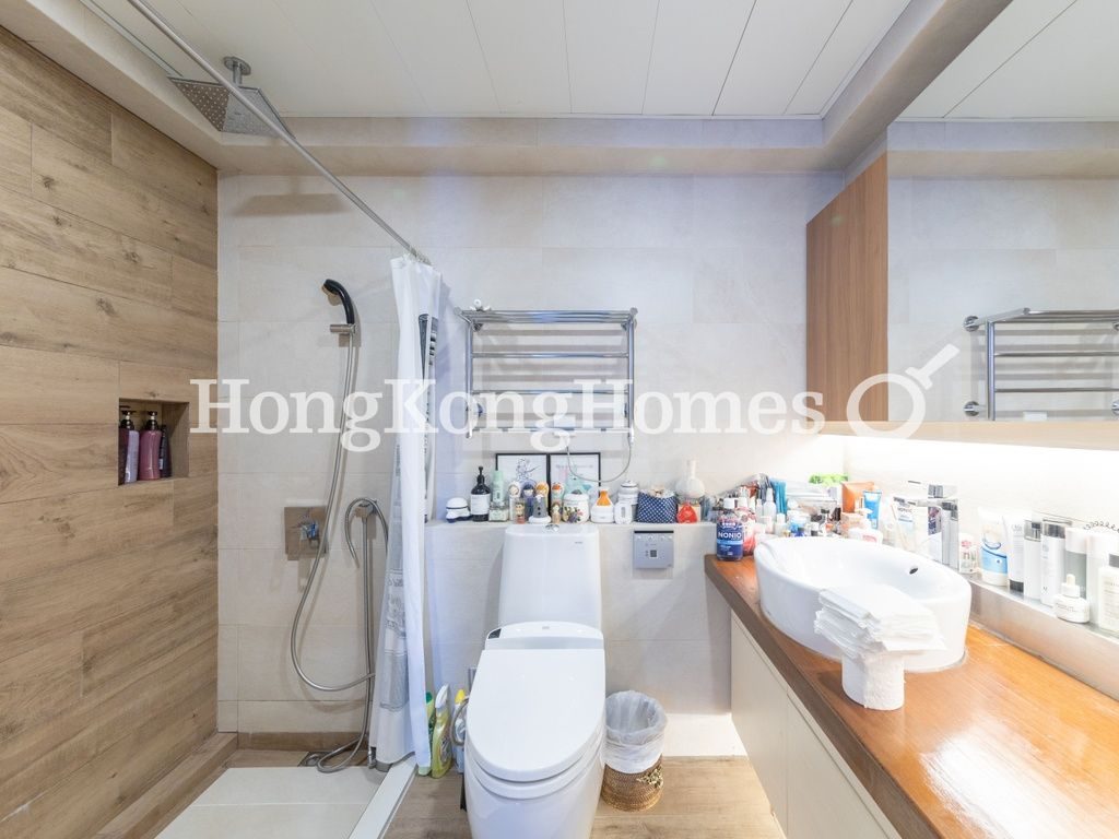 Master Bathroom — Skyscraper, North Point Hill