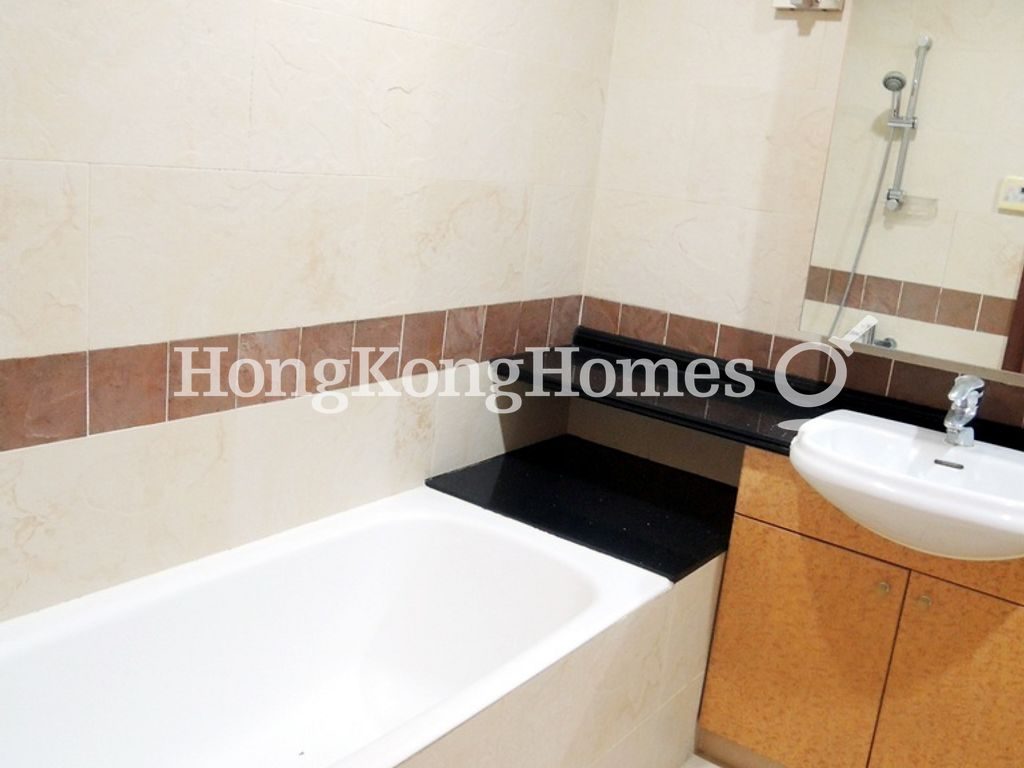 Guest Bathroom — Sorrento Tower - 1, Tsim Sha Tsui