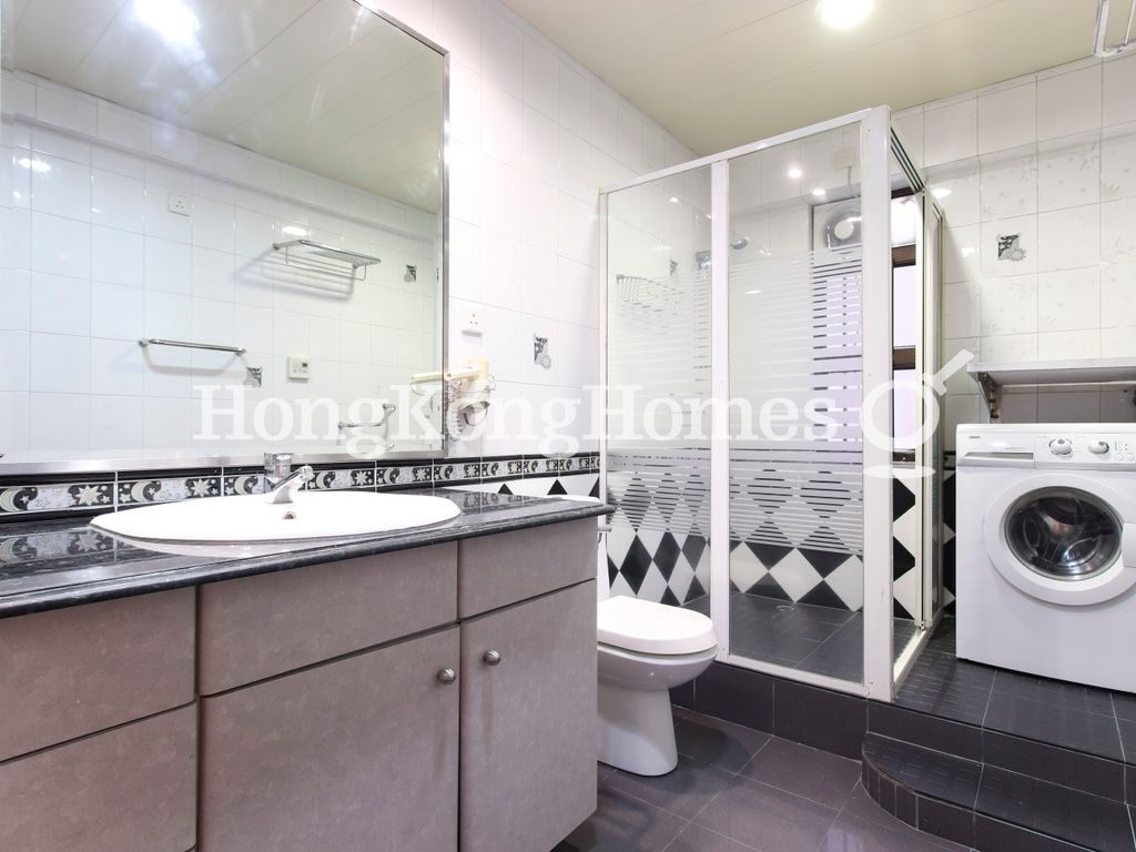 Guest Bathroom — Hong Kong Garden, Mid-levels West