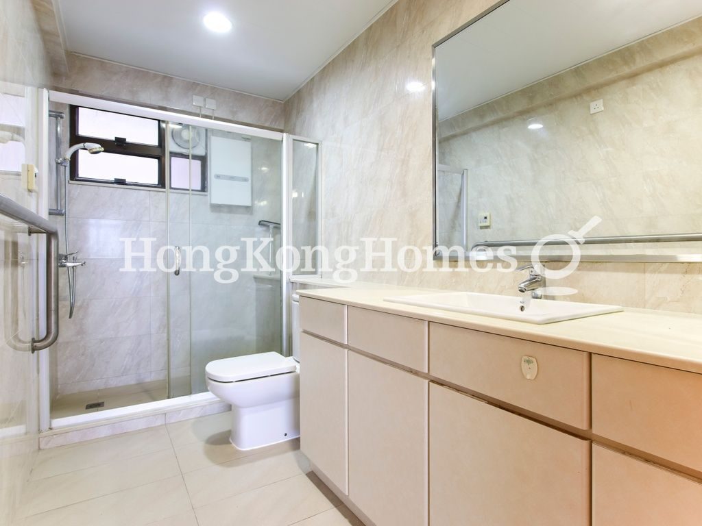 Master Bathroom — Hong Kong Garden, Mid-levels West