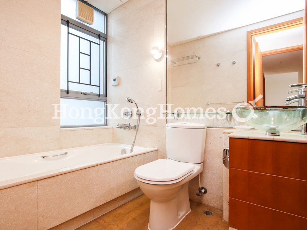 Master Bathroom — Residence Bel-air - Phase 04, Peak Tower 01, Pokfulam