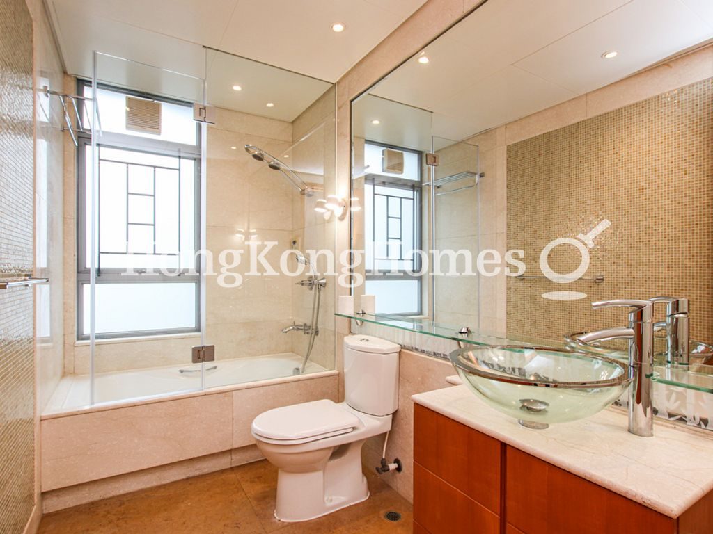 Guest Bathroom — Residence Bel-air - Phase 04, Peak Tower 01, Pokfulam