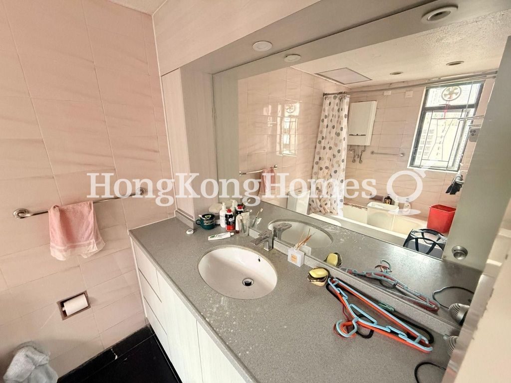 Guest Bathroom — Wealthy Heights, Mid-levels Central