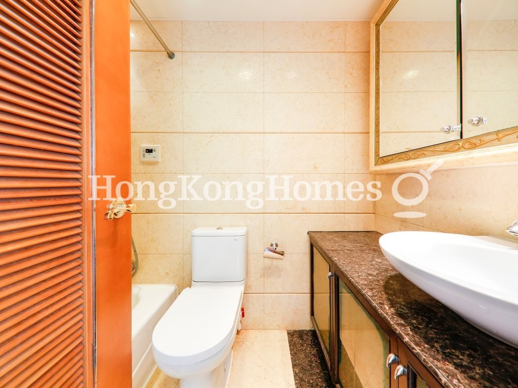 Guest Bathroom — The Arch - Block 1A (Sun Tower), Tsim Sha Tsui