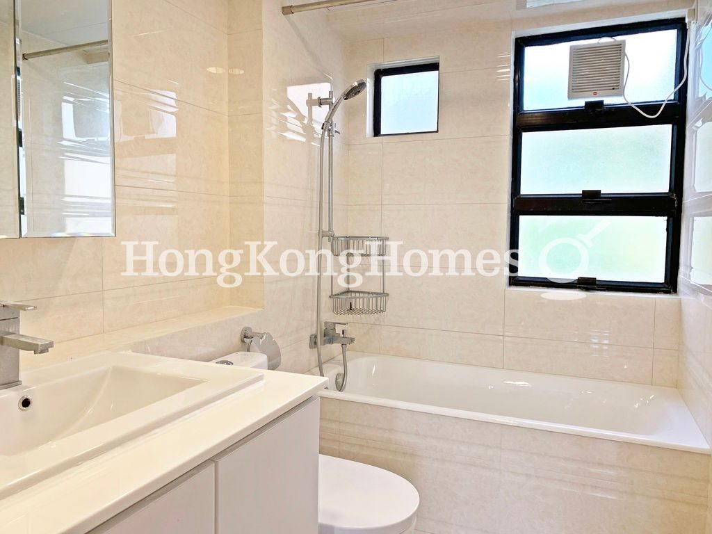 Master Bathroom — Cavendish Heights - Block 08, Jardine's Lookout