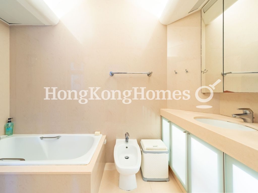 Master Bathroom — Cliffview Mansion - Block C-E, Mid-levels West
