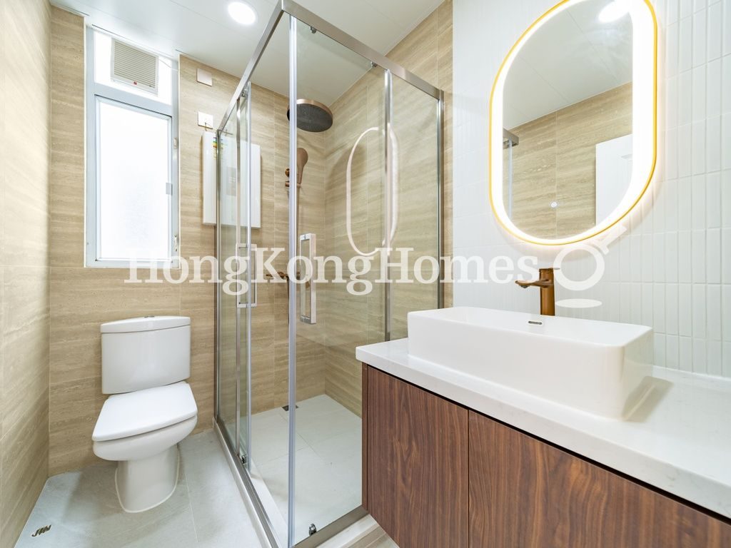 Guest Bathroom — Hillgrove, Chung Hom Kok