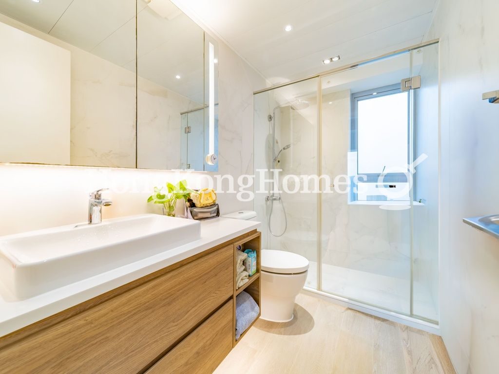 Guest Bathroom — Residence Bel-air - Phase 04, Peak Tower 06, Pokfulam
