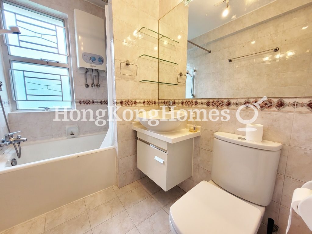 Guest Bathroom — Scenic Villa - Block B1 (A-B), Pokfulam
