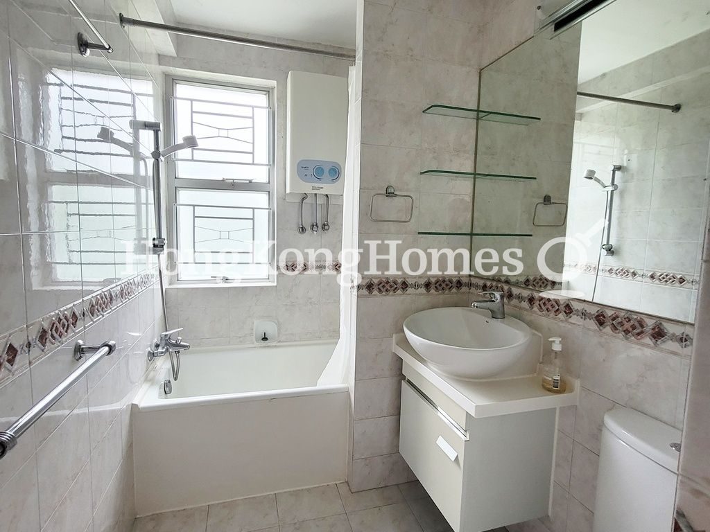 Master Bathroom — Scenic Villa - Block B1 (A-B), Pokfulam