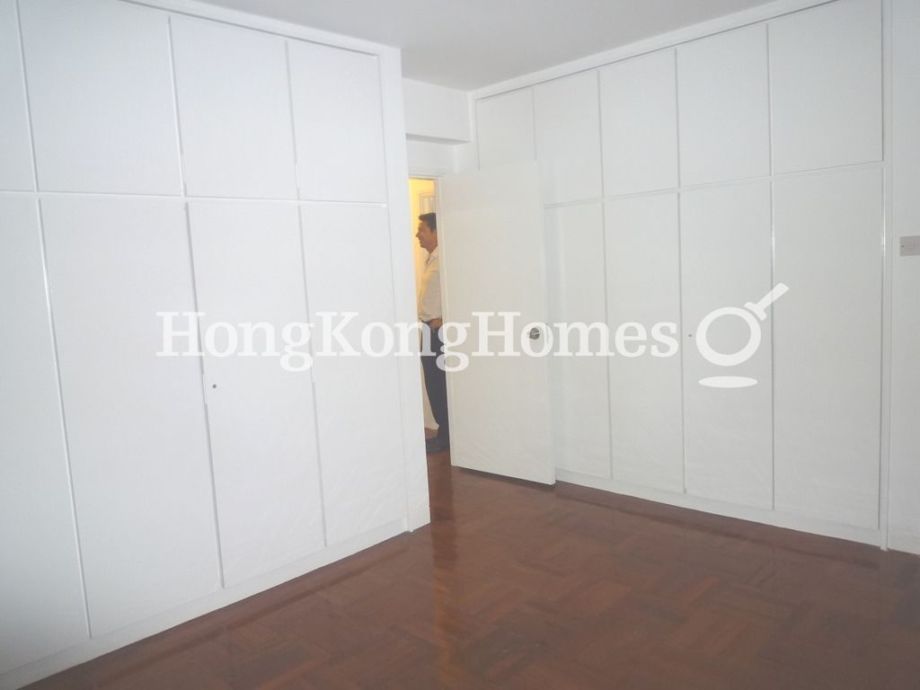 Built-in Wardrobe in Master Bedroom — South Bay Gardens - Block B, Repulse Bay