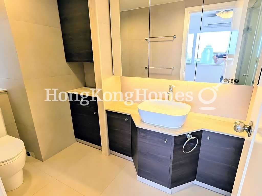 Master Bathroom — Pearl Gardens, Mid-levels West