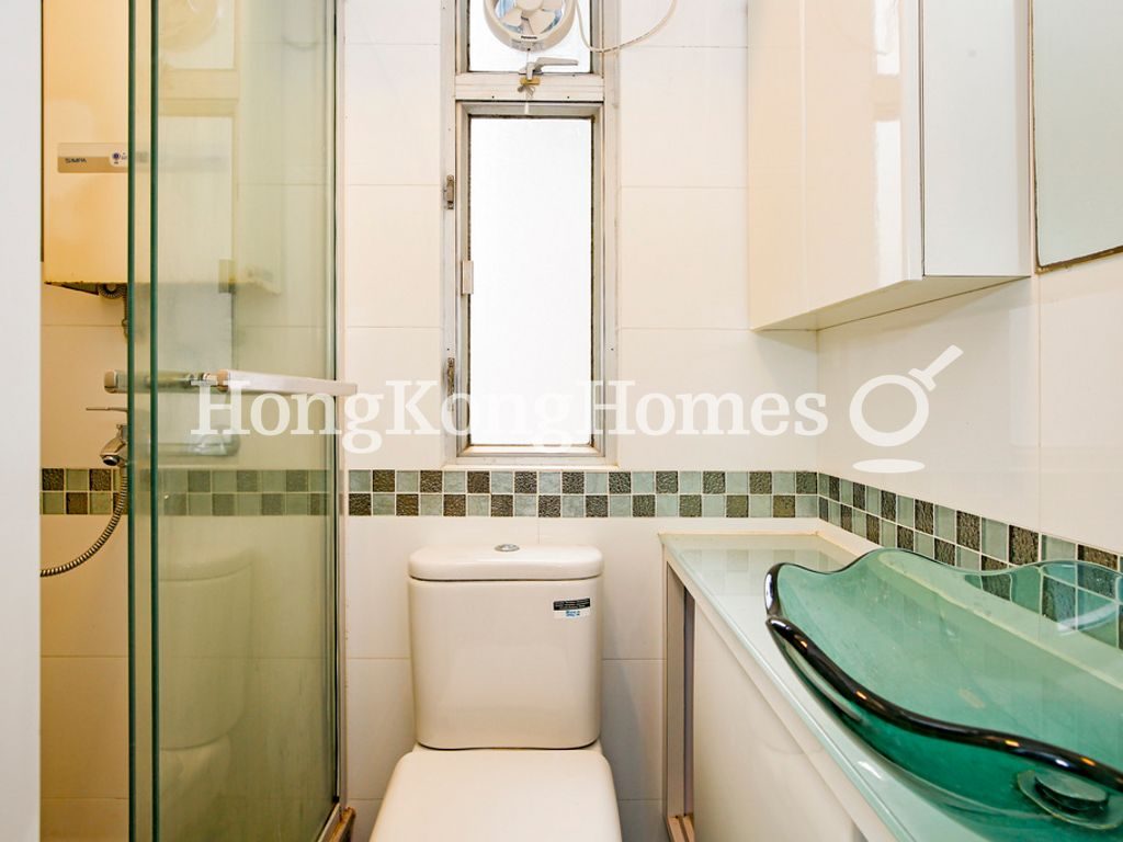Ensuite Bathroom — Grandview Garden-Tower 2, Mid-levels West