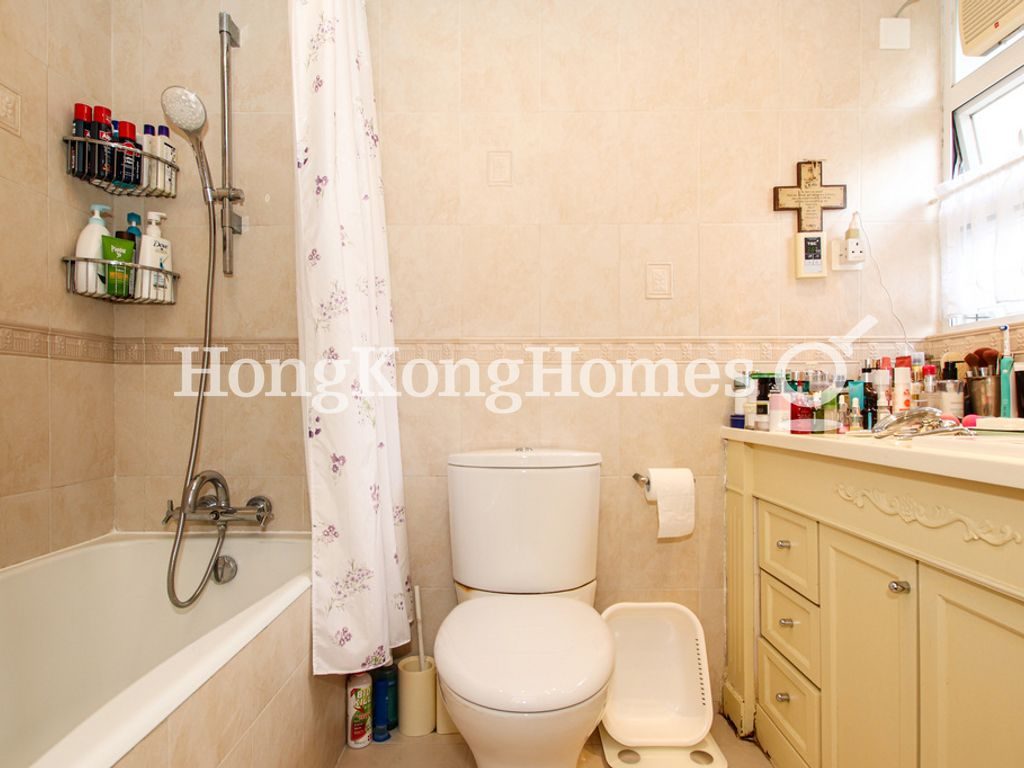 Master Bathroom — Braemar Hill Mansion - Block 09, North Point Hill